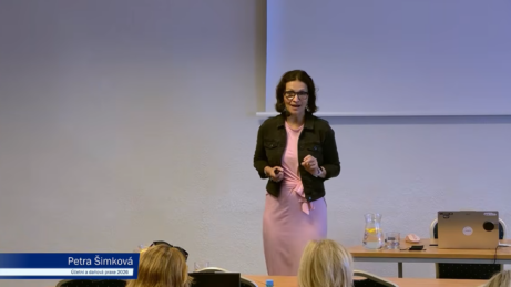 Petra Šimková při školení umělé inteligence pro&nbsp;účetní a&nbsp;daňové poradce
